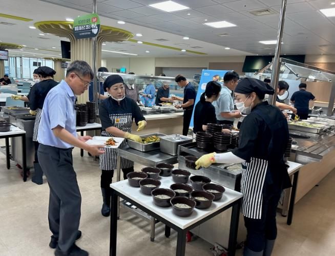 구내식당 전복특식 사진