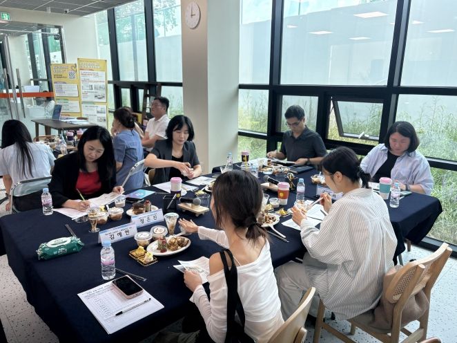디저트 시식회 디저트 전문가 및 창업전문가 디저트 평가 장면
